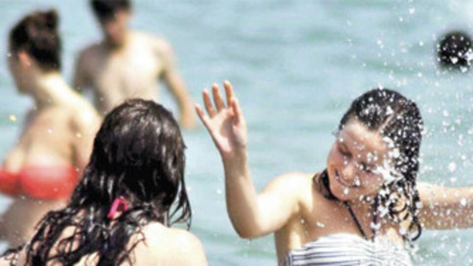 Bodrum'da deniz Van'da kar