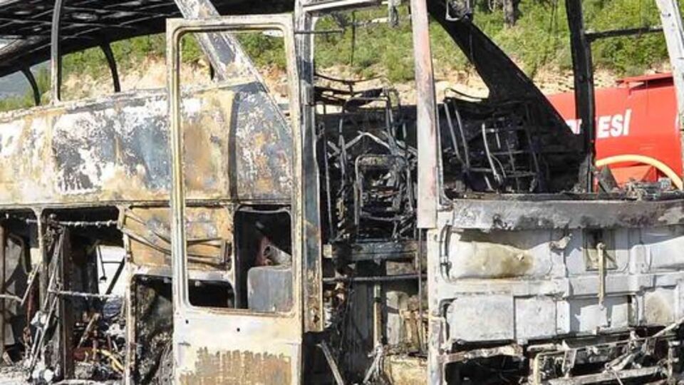 Antalya'da tur otobüsü yandı