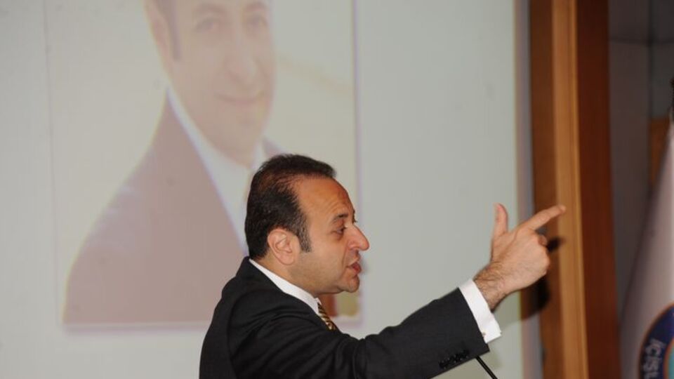 Bağış: Atatürk'ün karga kovaladığını ezberleten zihniyet...