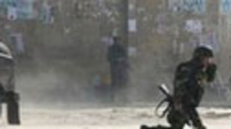Taliban'la polis arasında çatışma
