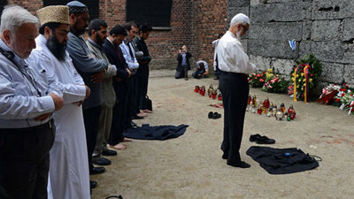Nazi kampında namaz kıldılar