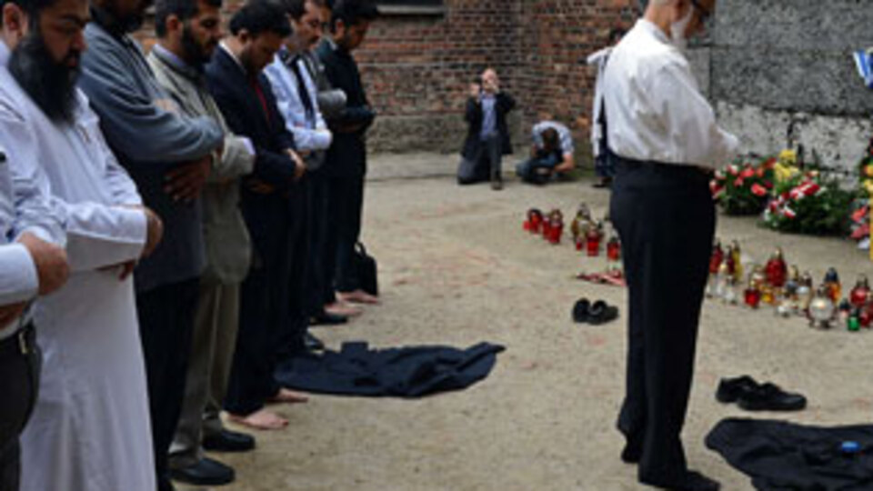 Nazi kampında namaz kıldılar