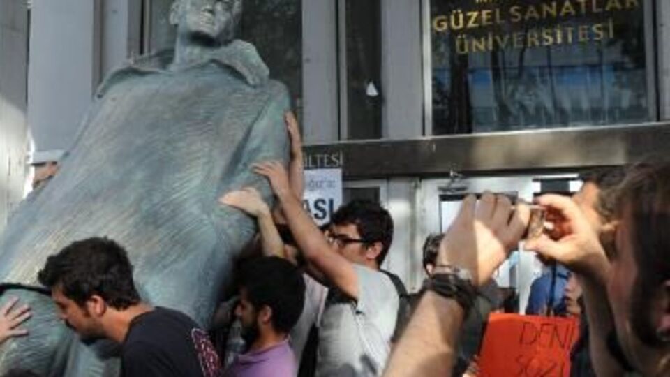 Deniz Gezmiş yeniden üniversitede