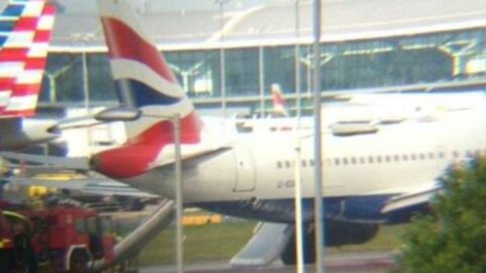 Londra'da tüm uçuşlar iptal!