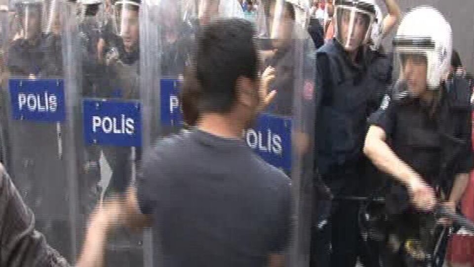 Taksim'de yine gaz