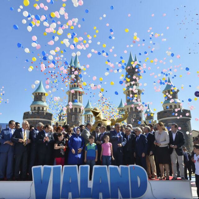 İşte yerli Disneyland: VIALAND!