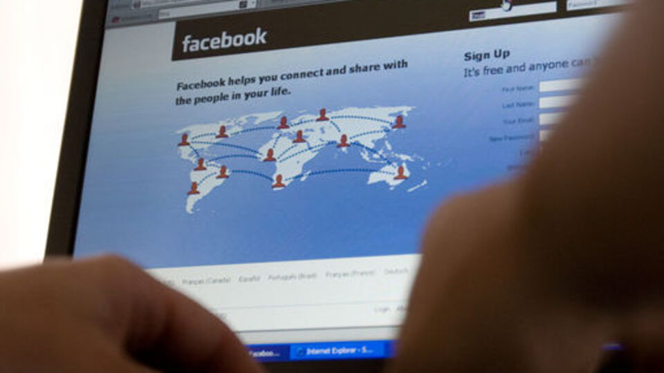 Facebook için diş yaptırıyorlar