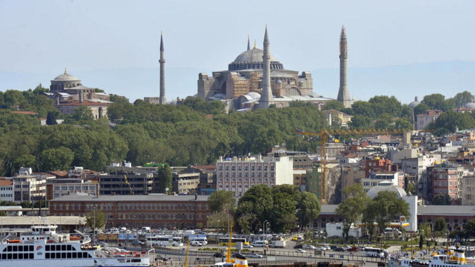 1500 yıllık Ayasofya gölgede kaldı !