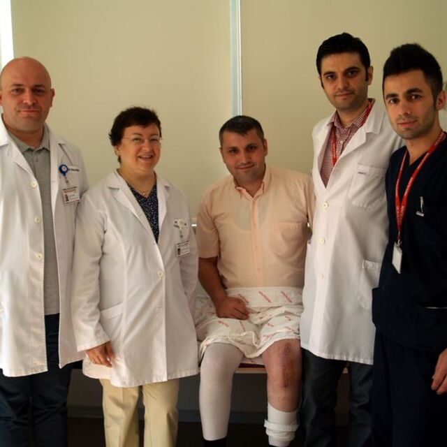 Hemofoli hastasına diz protezi