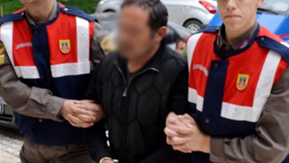 Evini soydu, cezaevine çağırıp helallik istedi