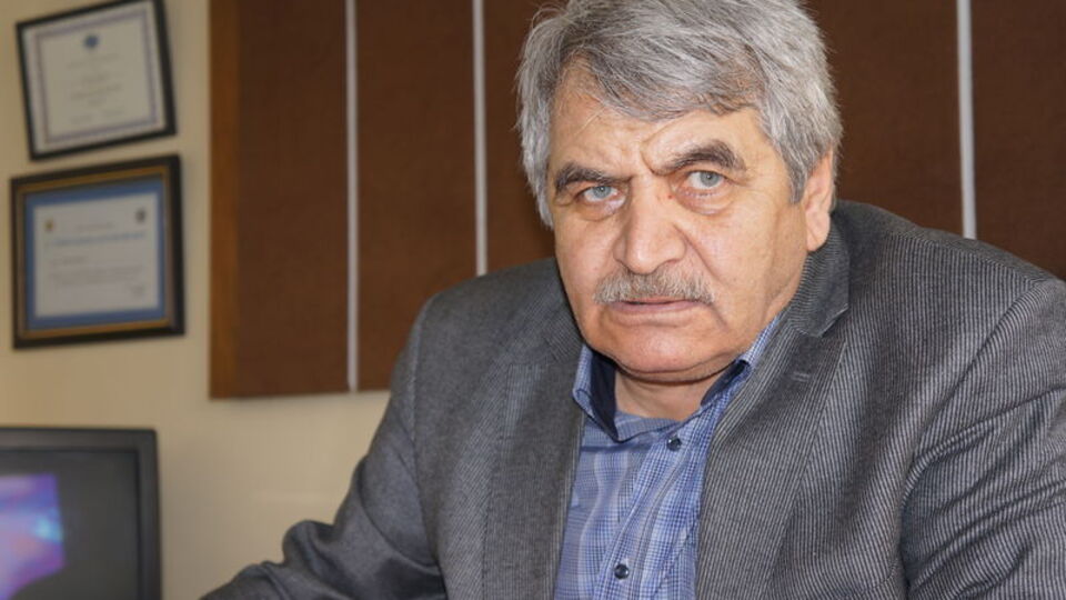 Acun'un amcası sigara düşmanı!