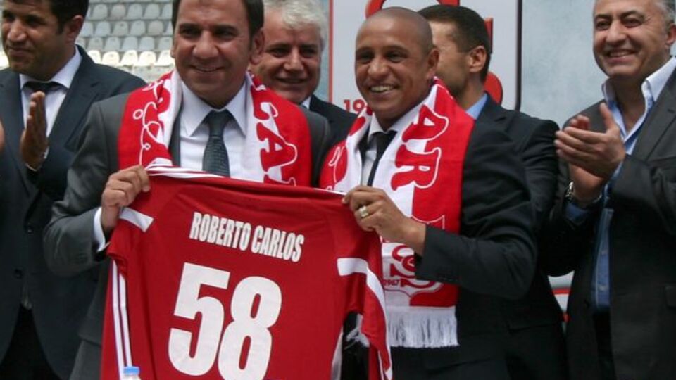 Carlos Hoca R. Carlos'a karşı!