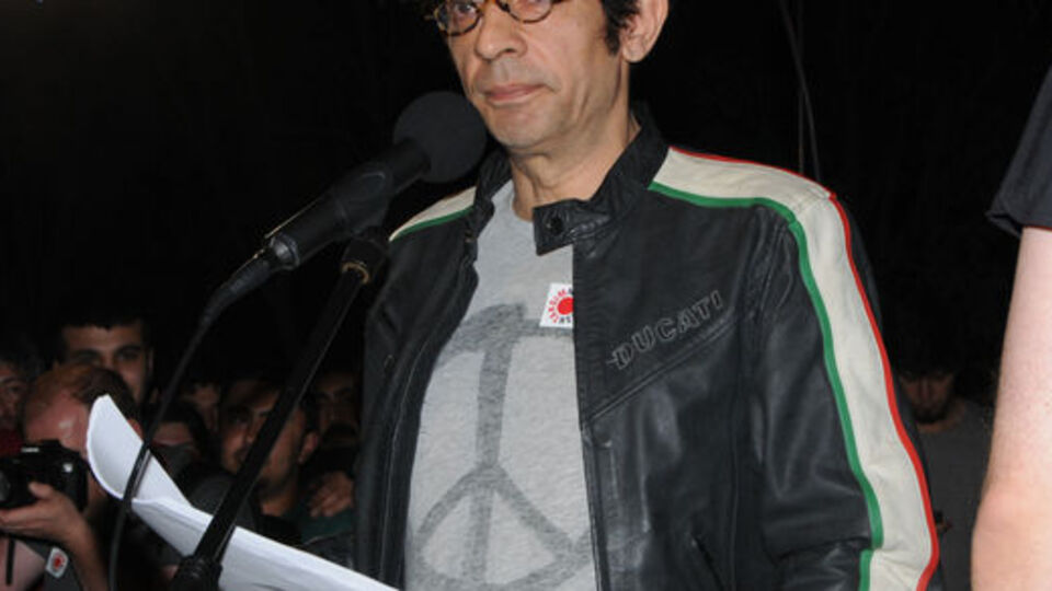 Okan Bayülgen'den sert sözler!