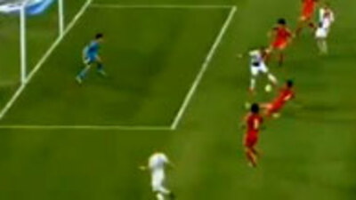 Sneijder topukla attı