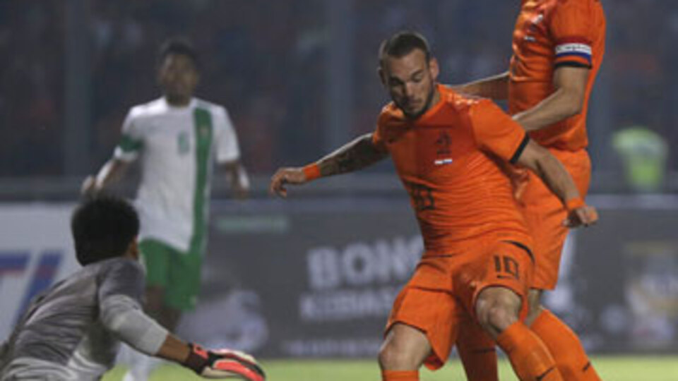 Sneijder topukla attı