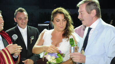 Biber Gazı kovanında düğün çiçeği