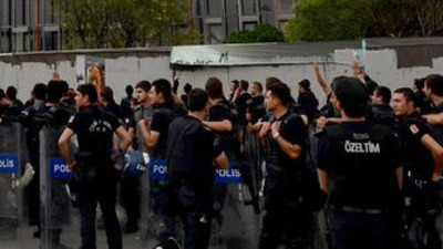 Taksim'de bu kez polisler slogan attı!