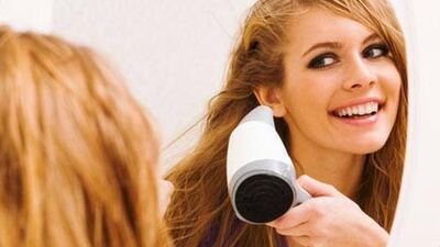 Saç kurutma makinesi kullanırken dikkat!