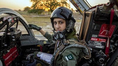 Pakistan'ın tek kadın pilotu