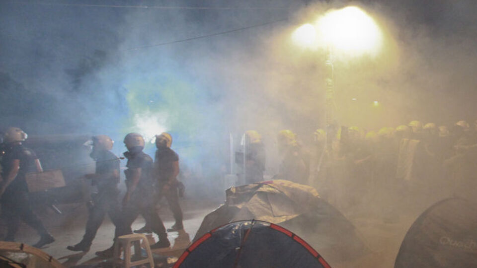 Polis Gezi Parkı'na girdi