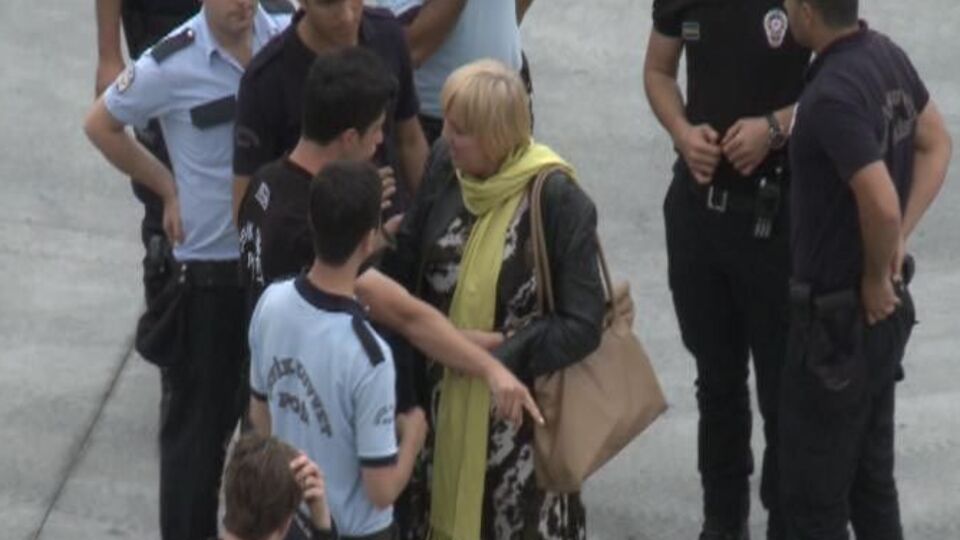 Roth'u Taksim'e sokmadılar!