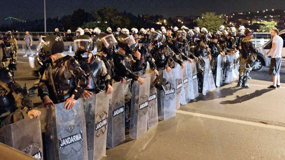 Jandarma olaylara karışmalı mı?