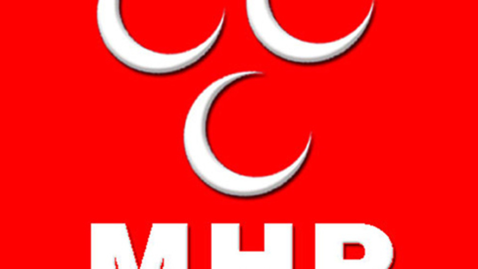 MHP'den bayrakla ilgili suç duyurusu