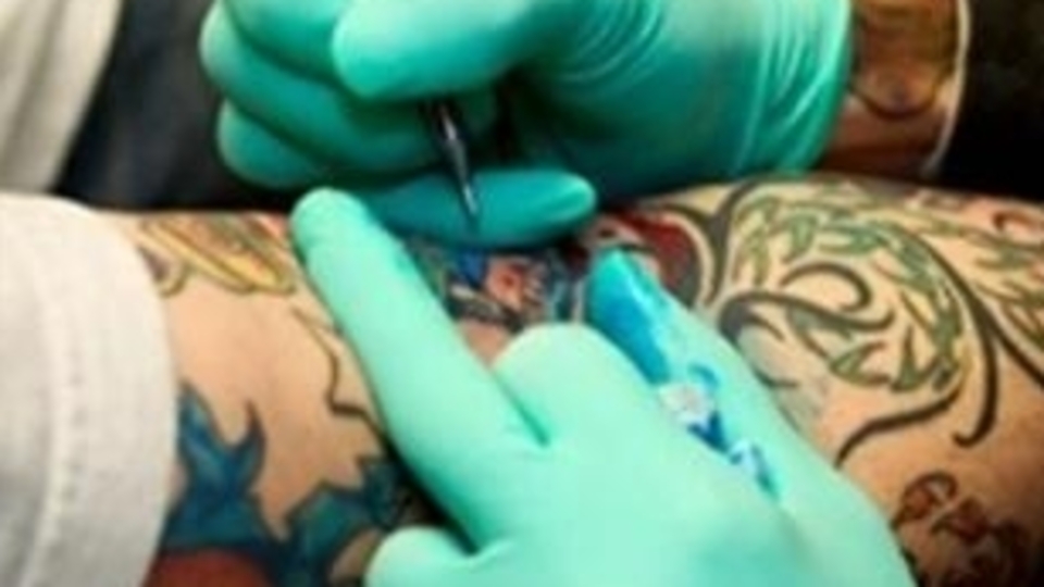 Dövme yaptırırken bir kez daha düşünün!