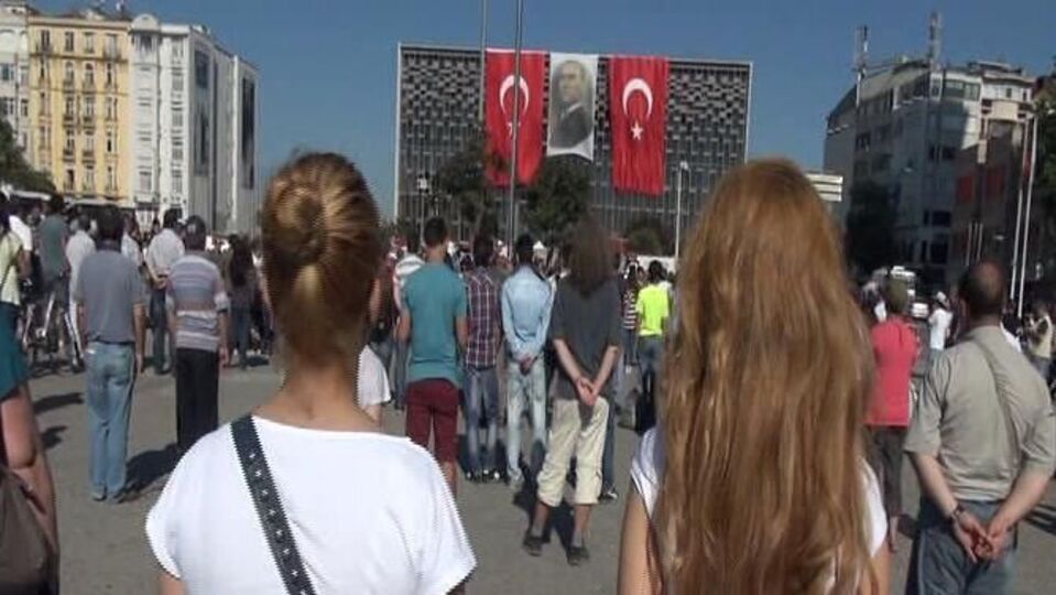 Taksim yine 'dur'uyor