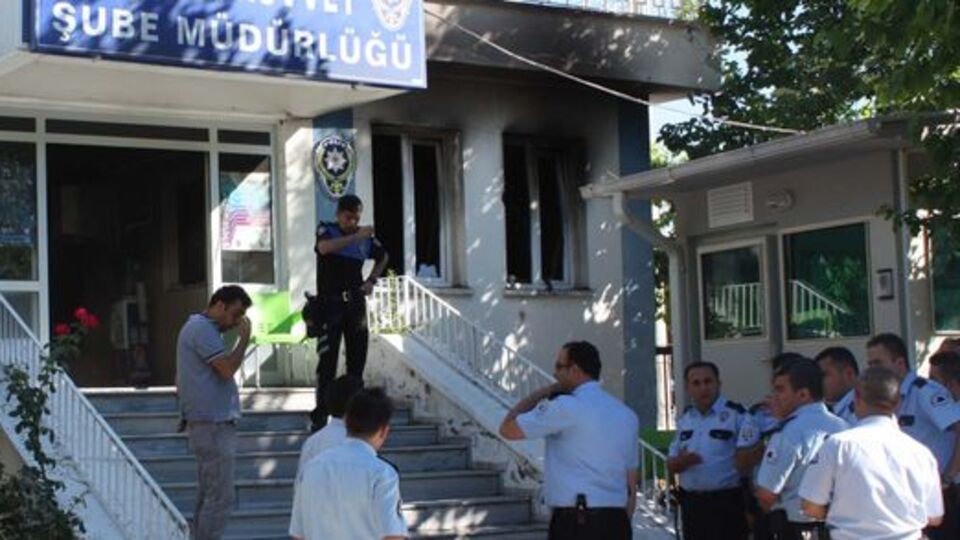 Çevik kuvvet binasında yangın!