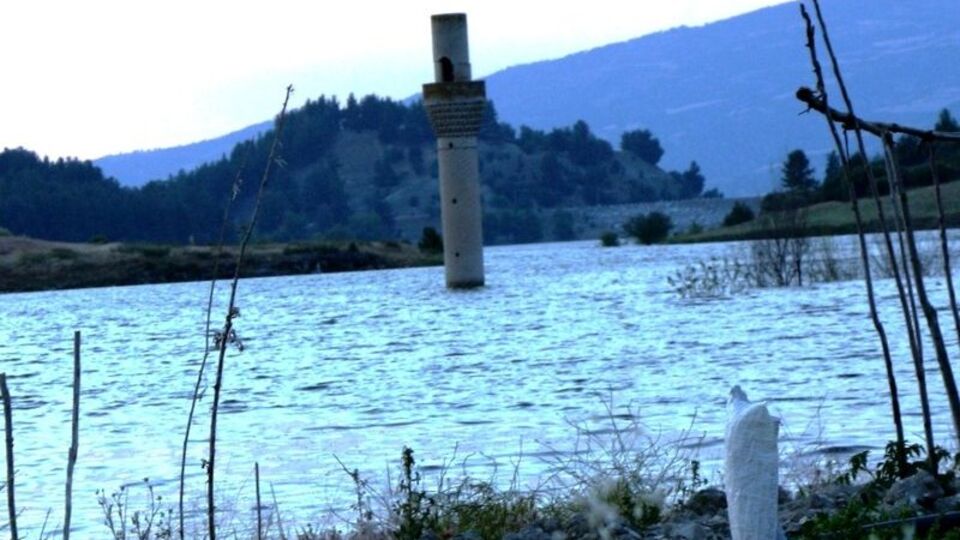 Cami minaresi barajın simgesi oldu!