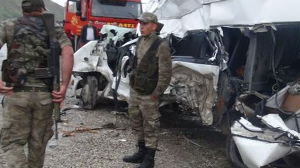 Yüksekova'da feci kaza