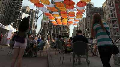 Parkın üzerine şemsiye