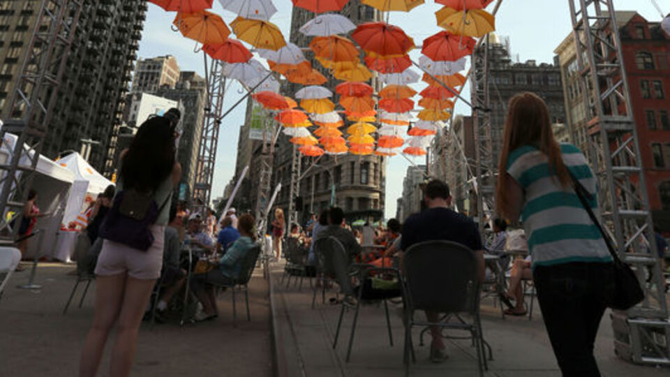 Parkın üzerine şemsiye