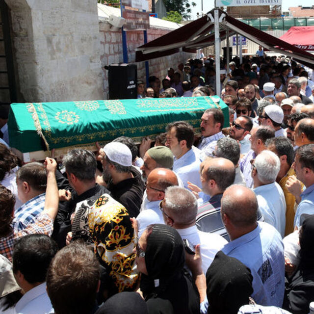 Özal'ın yeğeni son yolculuğuna uğurlandı