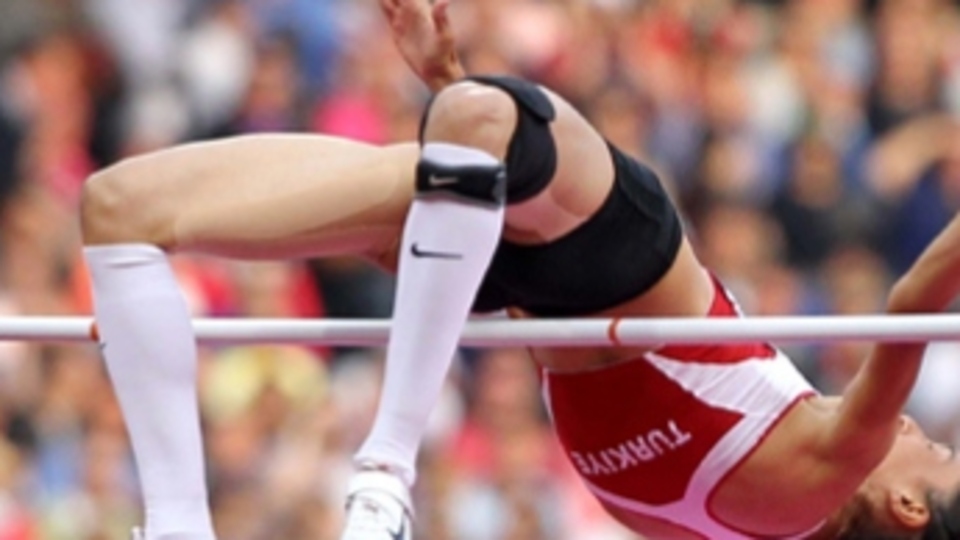 Bir altın da Burcu'dan