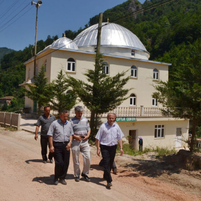 Aynı çatı altında ibadet ediyorlar