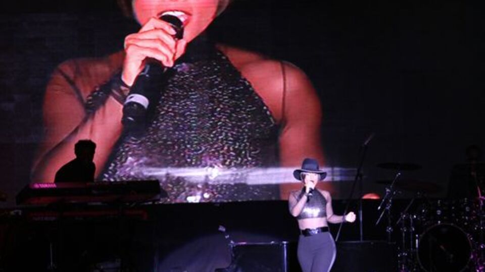 Alicia Keys'ten muhteşem konser