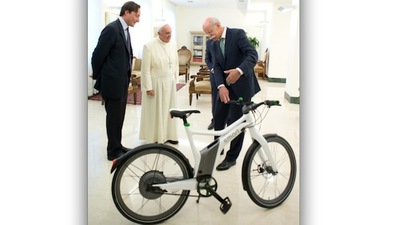 Vatikan tarihinde bir ilk: Papamobil