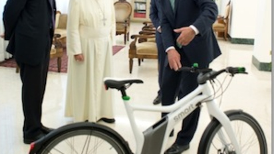 Vatikan tarihinde bir ilk: Papamobil