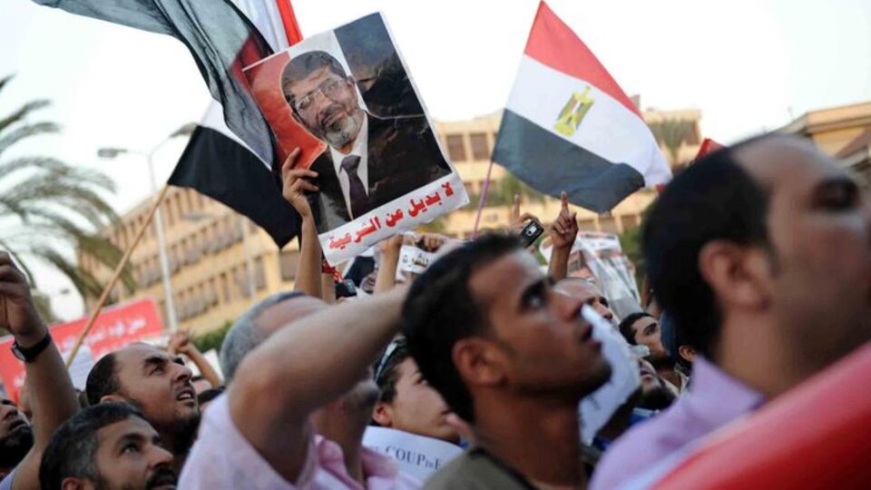 Mısır'da halk yeniden meydanlarda