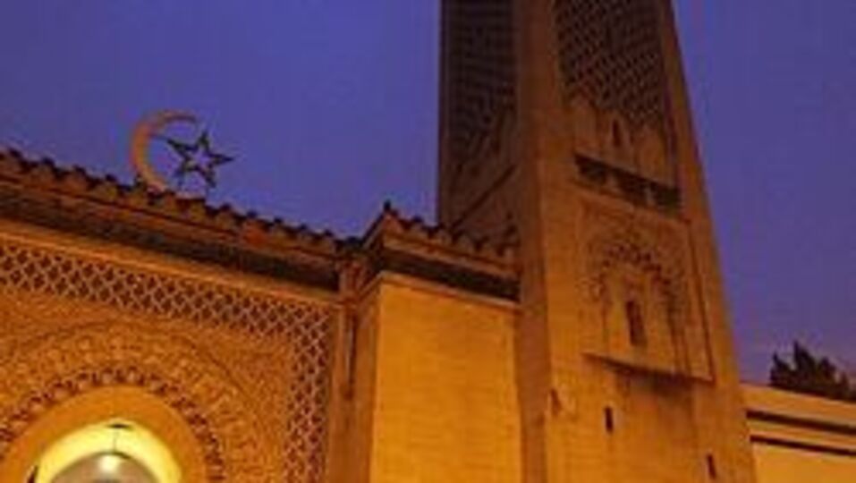 Atina'da cami, Paris'te iftar krizi