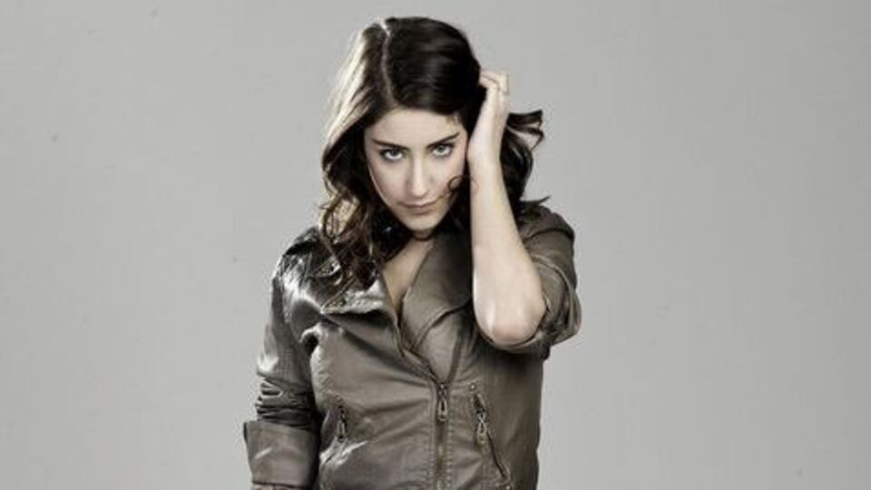 Hazal Kaya sürprizi!