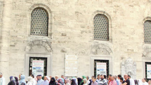 Eyüp Sultan izdihamla açıldı