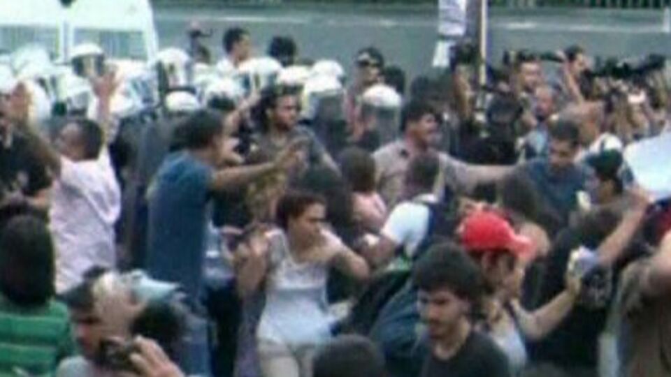 Galatasaray Lisesi önünde arbede