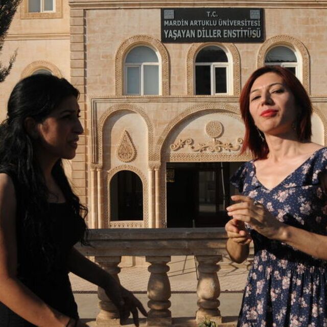 İlk Kürtçe öğretmen adayları atanmayı bekliyor