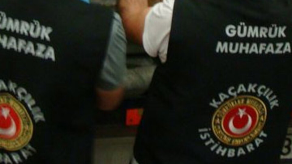 Bisküvi kutularında silah iddiası inceleniyor