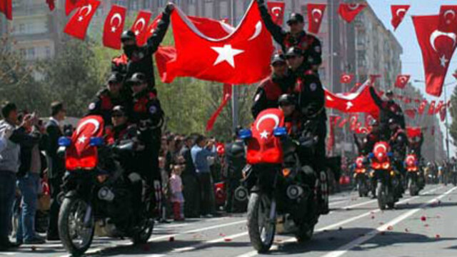 Türk polisinden dünya barışına destek