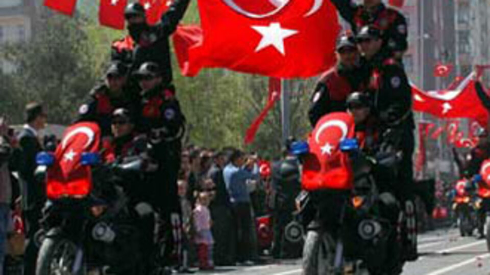 Türk polisinden dünya barışına destek
