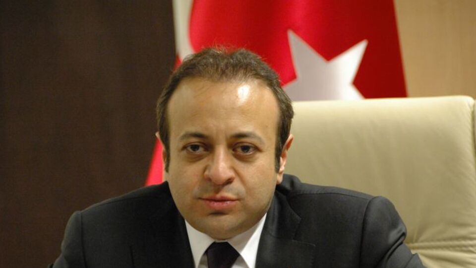 Bakan Bağış'tan Şafak Sezer'e destek